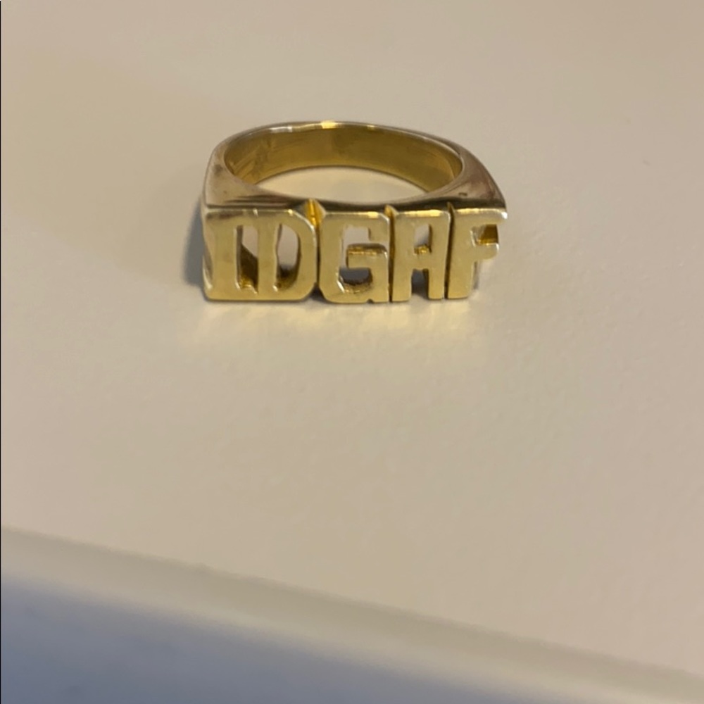 Meet your Posher, Caroline